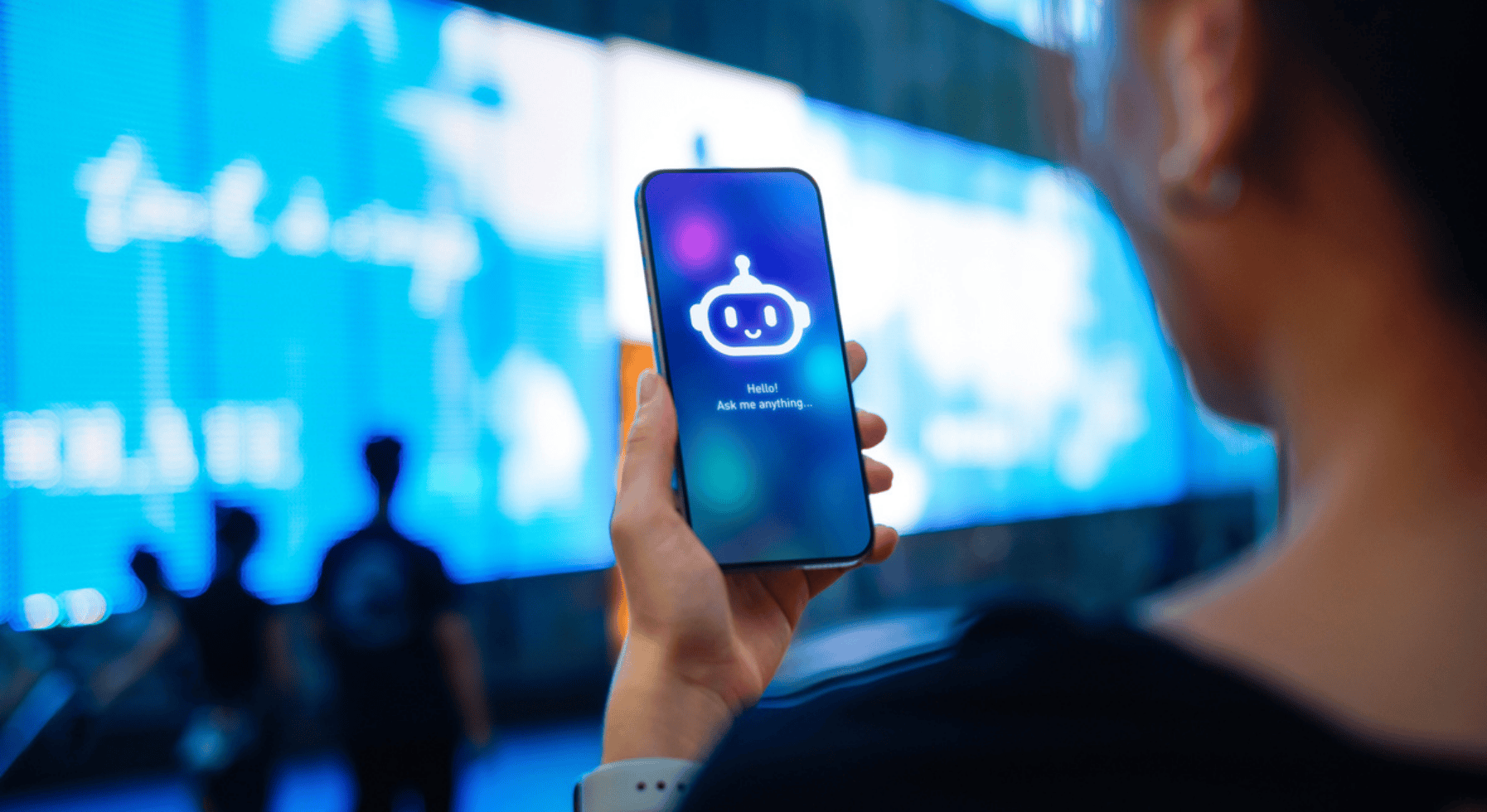 AI-интерфейс Ask Arthur Chat от NielsenIQ на смартфоне