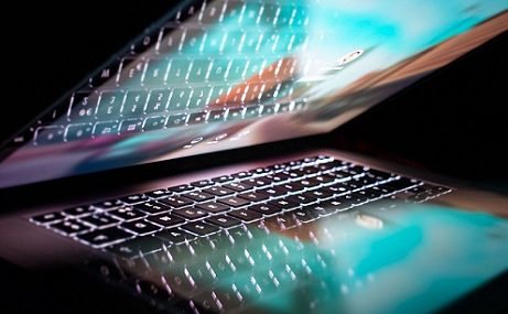 YouGov запускает поддержку MCP для подключения исследовательских данных к AI-средам